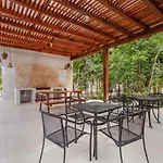 New! Lafrida Condo Style 10 Min To Caribbean!